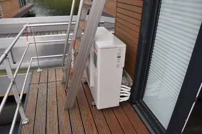 Ein Balkon oder eine Terrasse in der Unterkunft Schwimmende Ferienwohnung, Hausboot Urlaub als Festlieger am Steg