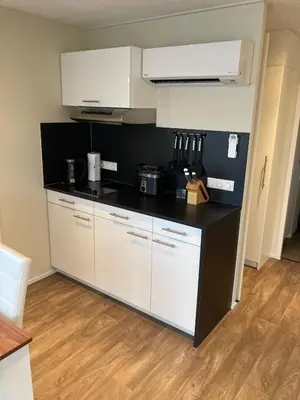 Küche/Küchenzeile in der Unterkunft Schwimmende Ferienwohnung, Hausboot Urlaub als Festlieger am Steg