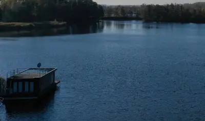 Blick auf einen Fluss in der Nähe des Ferienhauses