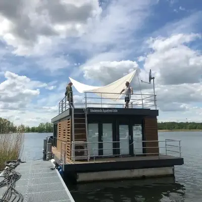 Schwimmende Ferienwohnung