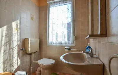 Ein Badezimmer in der Unterkunft Ferienhaus E.-Th�lmann-Str. H