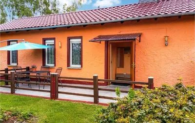 Das Gebäude in dem sich das Ferienhaus befindet