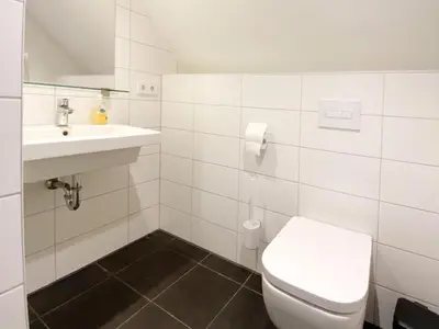 Ein Badezimmer in der Unterkunft Colonial Café Pension