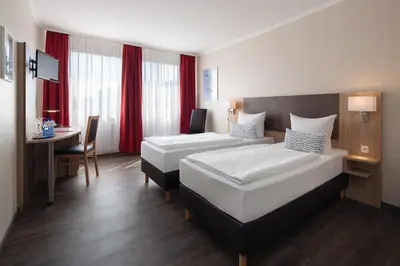 Ein Bett oder Betten in einem Zimmer der Unterkunft Hotel Berliner Bär