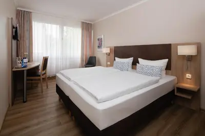 Ein Bett oder Betten in einem Zimmer der Unterkunft Hotel Berliner Bär