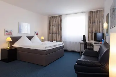 Ein Bett oder Betten in einem Zimmer der Unterkunft Hotel Berliner Bär