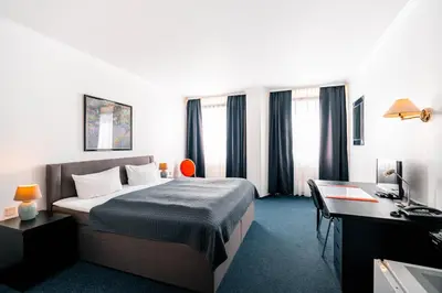 Ein Bett oder Betten in einem Zimmer der Unterkunft Hotel Berliner Bär