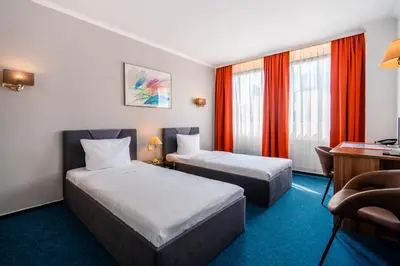 Ein Bett oder Betten in einem Zimmer der Unterkunft Hotel Berliner Bär