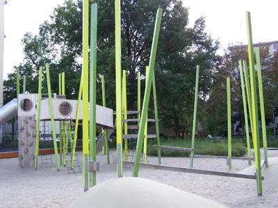 Ein Kinderspielbereich in der Unterkunft Courtyard Apartment (REBELI)