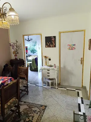Ein Sitzbereich in der Unterkunft Weltoffenes privates Gästezimmer bei LGBTQ freundlichen Gastgeber der mit in der Wohnung lebt