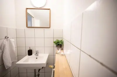 Ein Badezimmer in der Unterkunft City Hideaway with Terrace