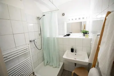 Ein Badezimmer in der Unterkunft City Hideaway with Terrace