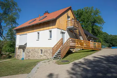Das Gebäude in dem sich die Ferienwohnung befindet