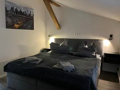 Ein Bett oder Betten in einem Zimmer der Unterkunft FEWO Hoppegarten