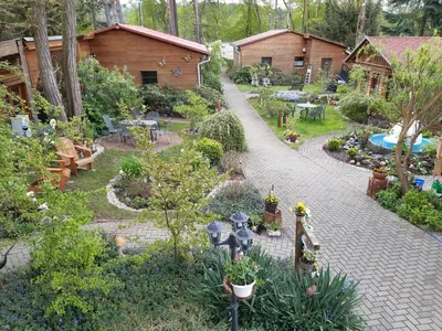 Ein Garten an der Unterkunft Monikas Gästehäuser Seeblick Himmelpfort