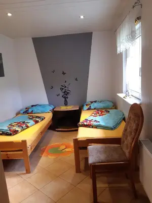 Ein Bett oder Betten in einem Zimmer der Unterkunft Monikas Gästehäuser Seeblick Himmelpfort