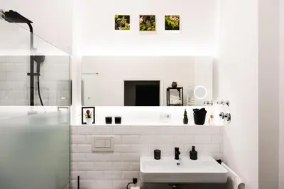 Ein Badezimmer in der Unterkunft 4-Zi Urban Design 120m² BRANDNEW 200Mbit