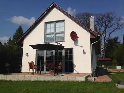 Das Gebäude in dem sich das Ferienhaus befindet