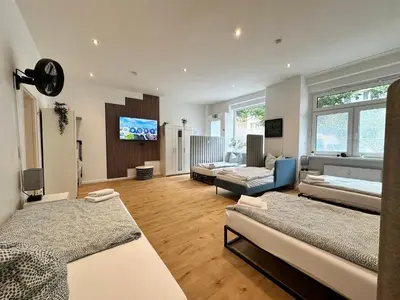 TV/Unterhaltungsangebot in der Unterkunft fairAPART 4 rooms apartment in heart of Berlin