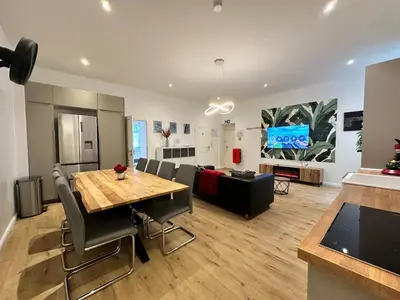 TV/Unterhaltungsangebot in der Unterkunft fairAPART 4 rooms apartment in heart of Berlin