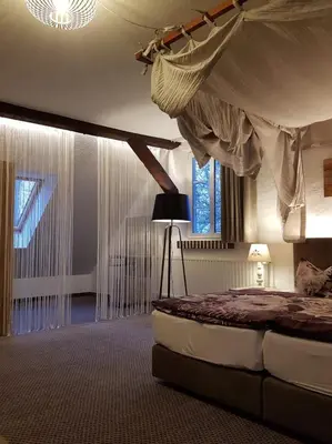 Ein Bett oder Betten in einem Zimmer der Unterkunft Ritterhof Kampehl