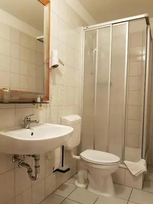 Ein Badezimmer in der Unterkunft Ritterhof Kampehl