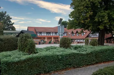 Ein Garten an der Unterkunft Ritterhof Kampehl