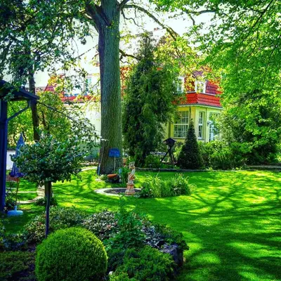 Ein Garten an der Unterkunft Ferienwohnungen an der Stadtvilla Rheinsberg