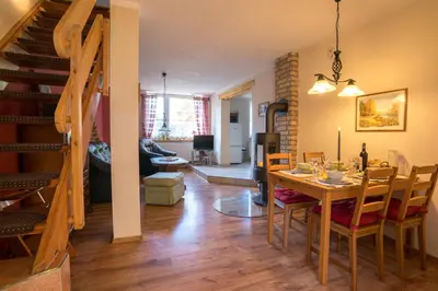 Ein Sitzbereich in der Unterkunft Ferienwohnung Schmidt in Altglobsow
