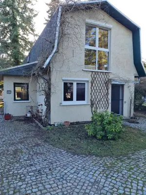 Das Gebäude in dem sich das Ferienhaus befindet