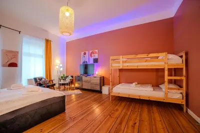 Ein Bett oder Betten in einem Zimmer der Unterkunft Blue Chili 14 - Nice Flat Central Wifi in Berlin Lichtenberg