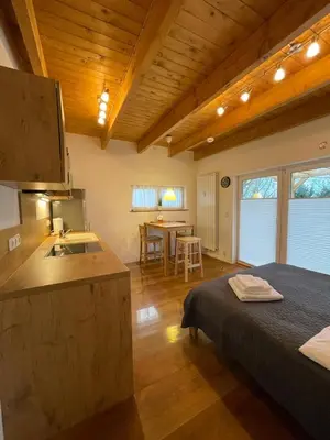 Ein Bett oder Betten in einem Zimmer der Unterkunft Ferienwohnung im Stadtzentrum von Bernau - Komfortable Wohnung mit 2 Zimmern, Bad, Spülmaschine, Waschmaschine, komplette Küche, WLAN, Terrasse, ruhige Lage