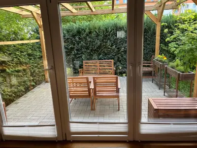 Ein Garten an der Unterkunft Ferienwohnung im Stadtzentrum von Bernau - Komfortable Wohnung mit 2 Zimmern, Bad, Spülmaschine, Waschmaschine, komplette Küche, WLAN, Terrasse, ruhige Lage