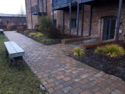 Ein Garten an der Unterkunft Pension in der Alten Mälzerei