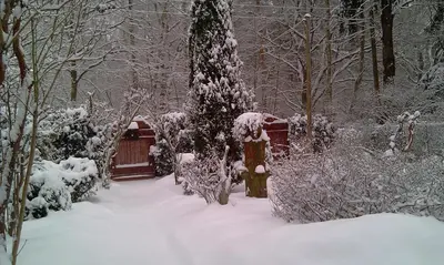 Norwegisches Holzhaus im Winter