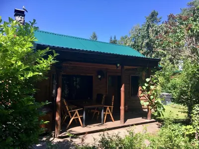Ein Garten an der Unterkunft Norwegisches Holzhaus