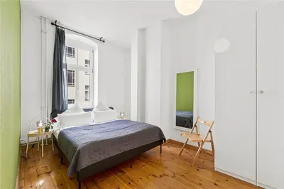 Ein Bett oder Betten in einem Zimmer der Unterkunft Holiday 33 Apartments EFG Schönhauser Allee mit Balkon