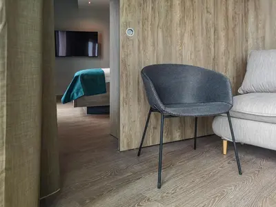 Ein Sitzbereich in der Unterkunft H24 Stadthotel Bernau