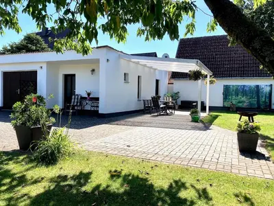 Das Gebäude in dem sich das Ferienhaus befindet