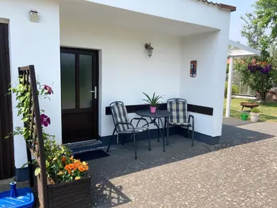 Ein Garten an der Unterkunft Ferienhaus am See