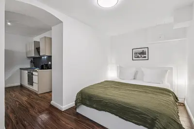 Ein Bett oder Betten in einem Zimmer der Unterkunft Arbio I Stylish Apart Schöneberg S-Bahn