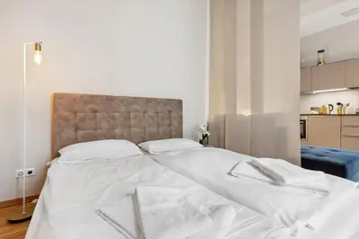 Ein Bett oder Betten in einem Zimmer der Unterkunft Arbio I Design Studio near Deutsche Oper Berlin