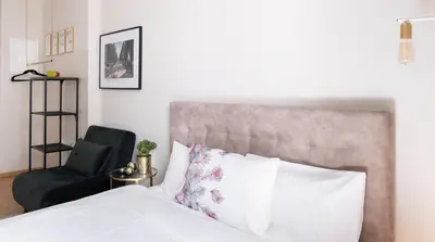 Ein Bett oder Betten in einem Zimmer der Unterkunft Arbio I Design Studio near Charlottenburg Palace