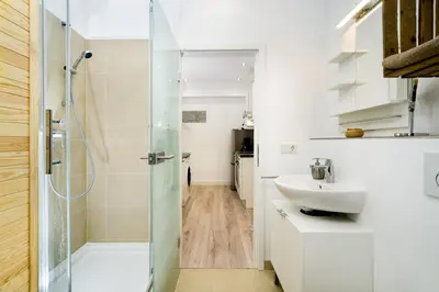Ein Badezimmer in der Unterkunft Lachmann Budget Studio Kreuzberg - 1 BR, central location in XBerg, modern decor