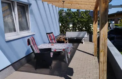 Ein Balkon oder eine Terrasse in der Unterkunft Gästehaus mit 3 separaten Schlafbereichen, Terrasse und Carport