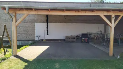 Das Gebäude in dem sich das Ferienhaus befindet