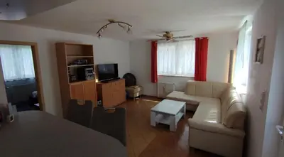 TV/Unterhaltungsangebot in der Unterkunft Gästehaus mit 3 separaten Schlafbereichen, Terrasse und Carport