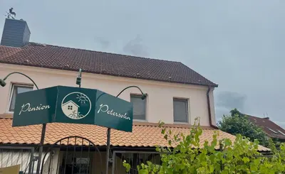 Das Gebäude in dem sich die Pension befindet