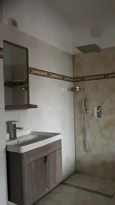 Ein Badezimmer in der Unterkunft Hotel Grand Inn