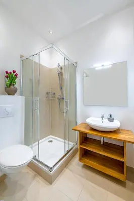 Ein Badezimmer in der Unterkunft The Koburger II - Stylish studio with extra high bed for kids, 45m2 space, Ideal for families with kids or couples